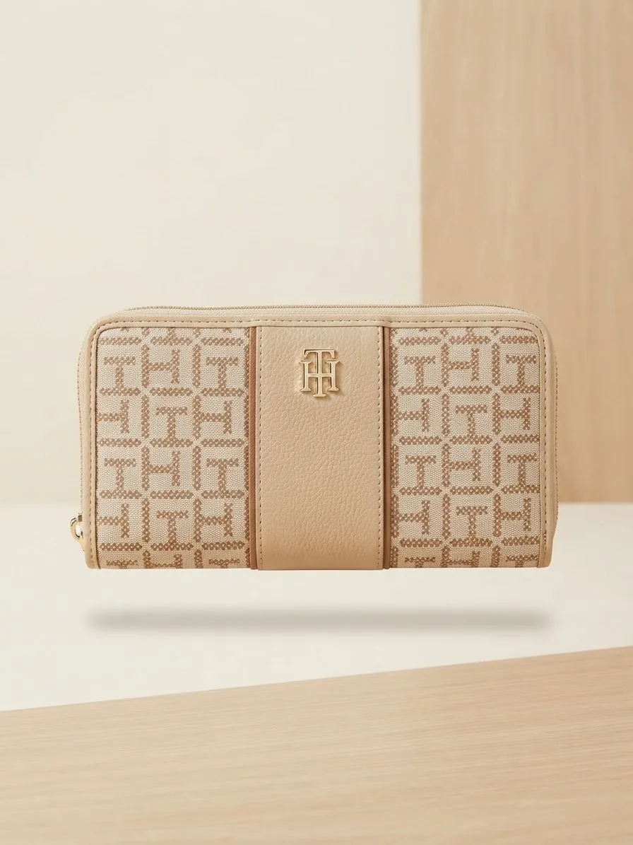 Billetero O Cartera Larga de Mujer con Cremallera Integral (Zip-Around) de La Marca Tommy Hilfiger.