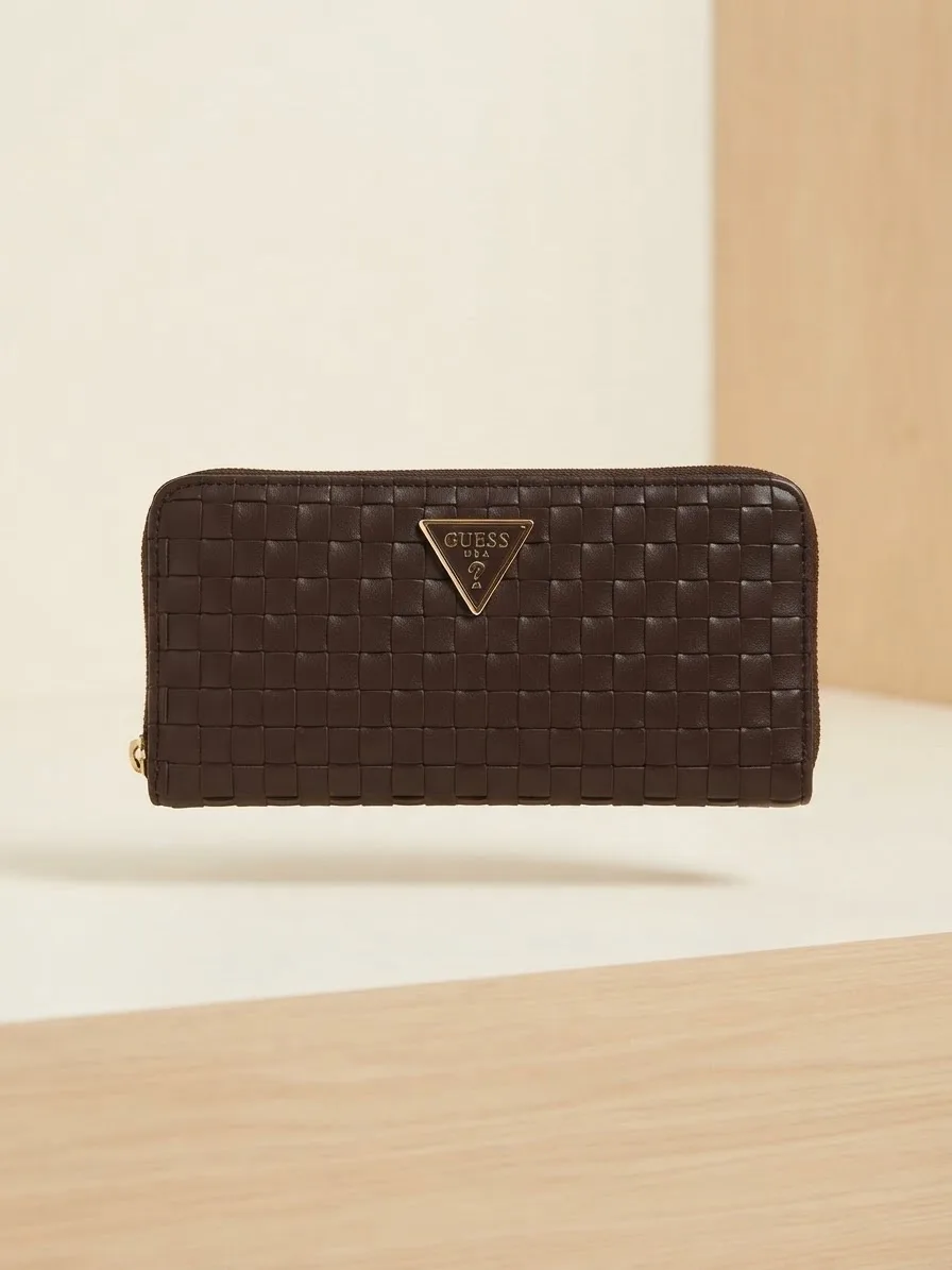 Cartera Larga con Cremallera Integral de La Marca Guess.
