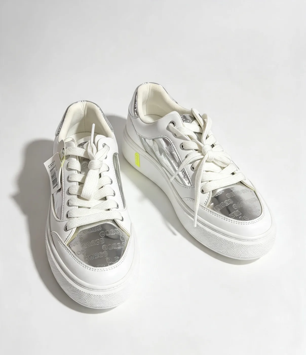 Guess Color Blanco/Plata Talla 81/2 Sucursal San Felipe Gto