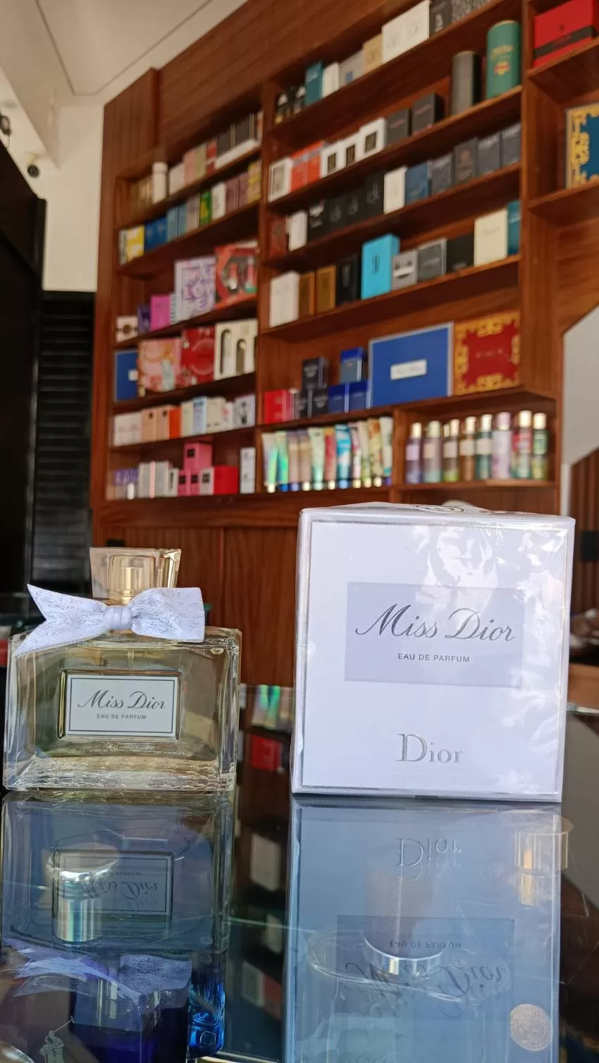 JOYERIA Y PERFUMERIA KARLA