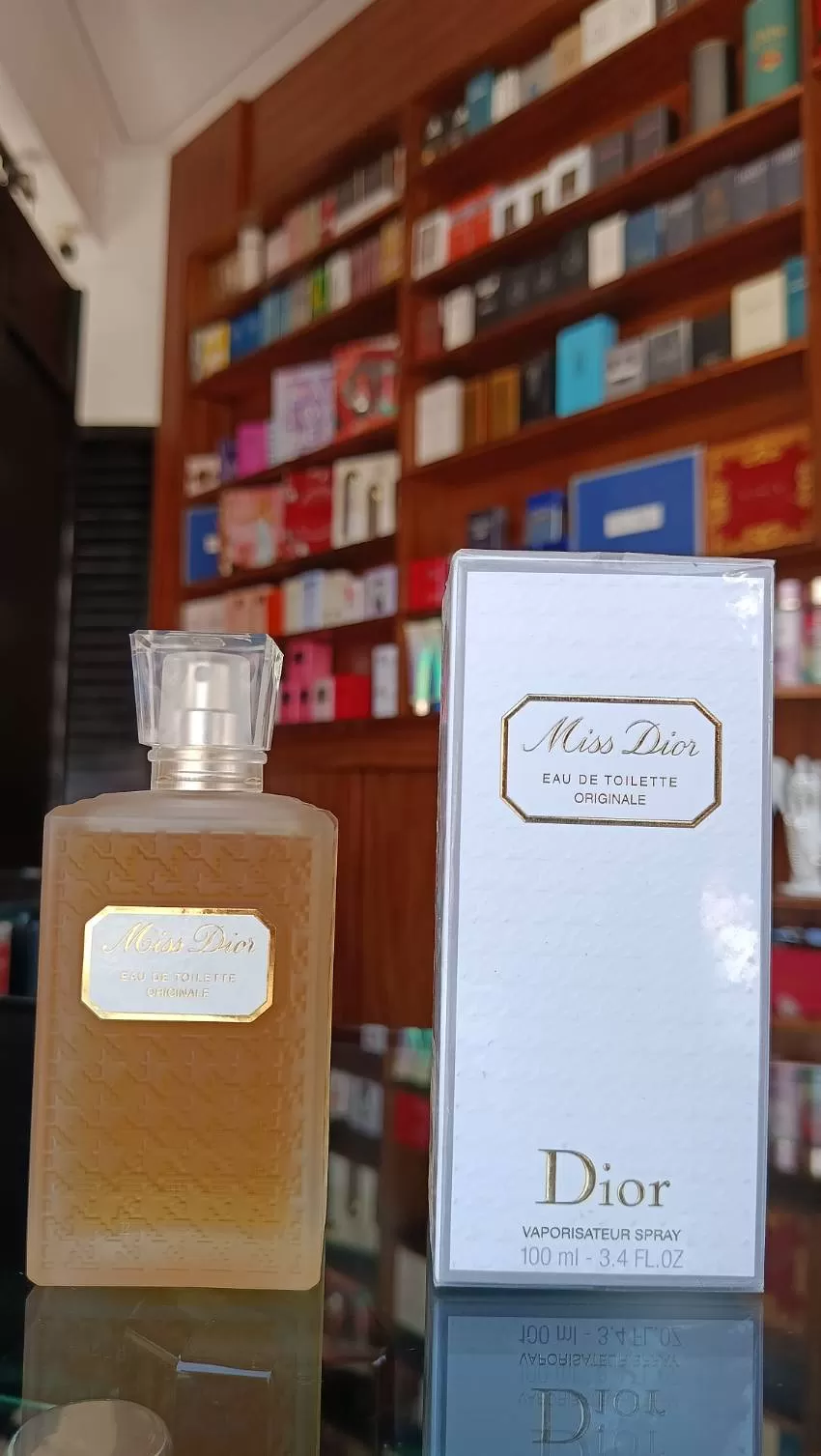 JOYERIA Y PERFUMERIA KARLA