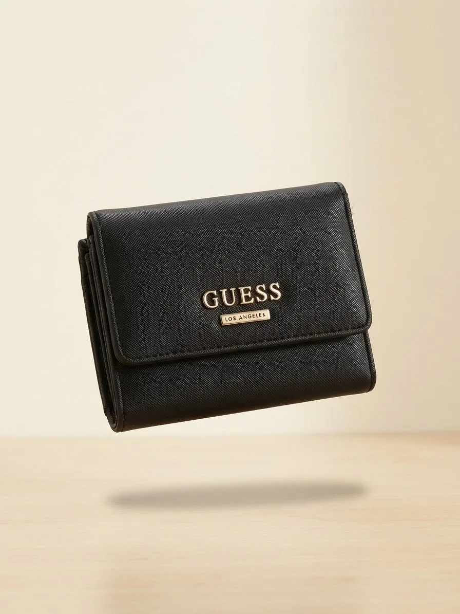 Tarjetero/Billetera Tri-Fold Guess Modelo 'Los Angeles' en Color Negro.