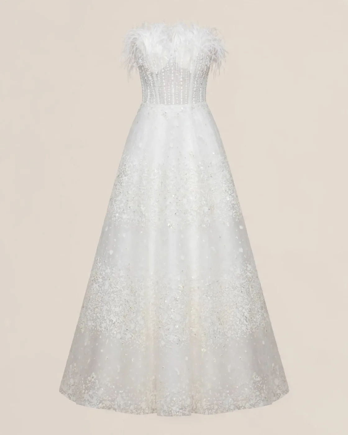 Vestido Blanco con Plumas