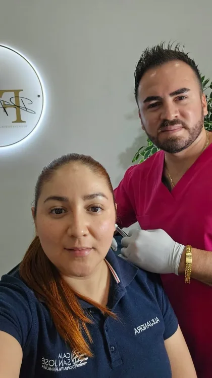 Foto de DR. FERNANDO VÁZQUEZ en CASIMIRO CASTILLO