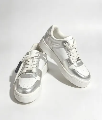 GBG COLOR BLANCO/PLATEADO TALLA 8M SUCURSAL SAN FELIPE GTO