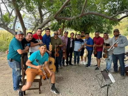 MARIACHI ROSALES OFICIAL DE CESAR - foto 4