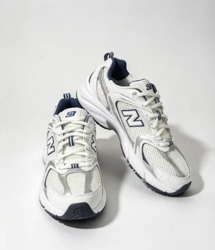 NEW BALANCE COLOR BLANCO,GRIS,NEGRO TALLA 23.5cm SUCURSAL SAN FELIPE GTO
