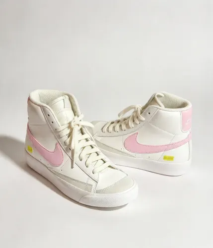 NIKE COLOR BLANCO,ROSA,GRIS TALLA 23.5cm SUCURSAL SAN FELIPE GTO