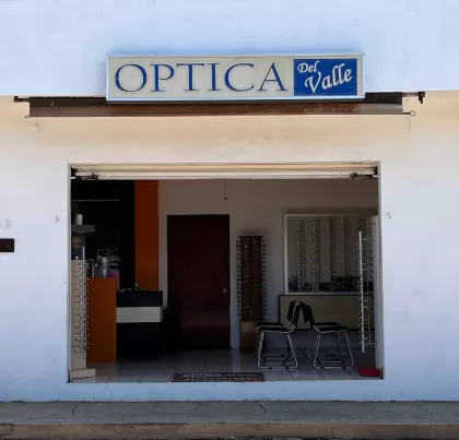 — ÓPTICA DEL VALLE en EL GRULLO