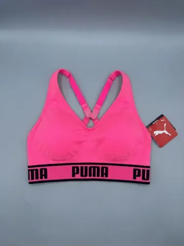 sujetador deportivo (sports bra) de la marca PUMA.