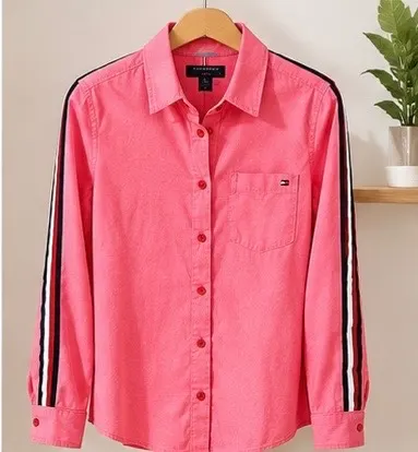 TOMMY HILFIGER Color rosa, con rayas a los costados, azul, rojo y blanco Talla XS